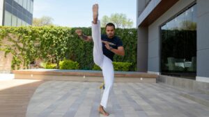 Juan Carlos, 449 practicando capoeira